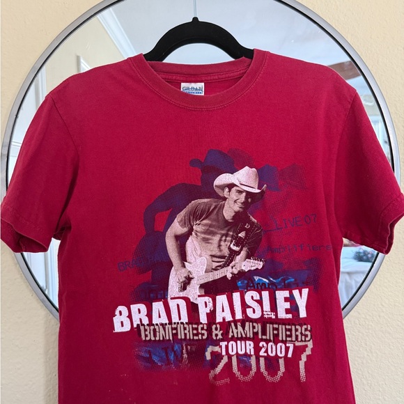 Gildan Brad Paisley Tour 2007 Red T-Shirt SIGNED BY TAYLOR SWIFT (opener)